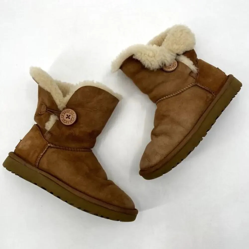 UGG side Button Shearling Boots‎